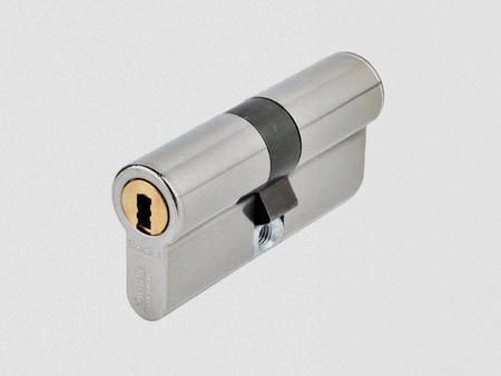 Installation professionnelle serrure Vachette 3 points Securibloc A2P par serrurier certifié Paris